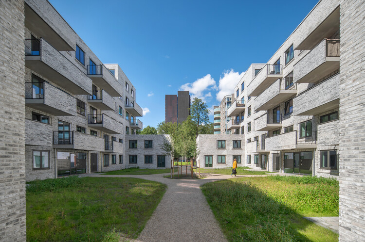 Жилой комплекс Палладио / V8 Architects - Фотография экстерьера, окна