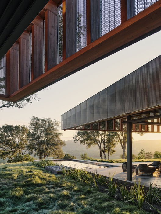 Madrone Ridge / Field Architecture - Экстерьерная фотография, балка, фасад