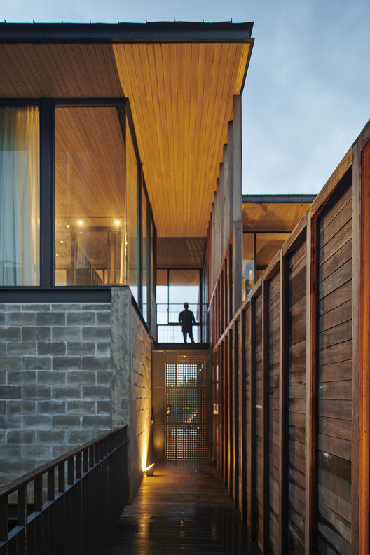 Jae Jiwa Jae Kasinda Bungalows / RDMA - Фотография экстерьера, Кирпич, Фасад, Балка, Перила