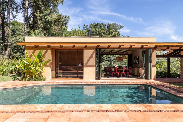Ibi House / Arkitekt Associados - Экстерьерная фотография, стул, окна, патио