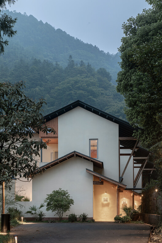 Затерянная вилла в Сымяньшане, Чунцин / Architects KONGKONG - Фотография экстерьера, окна, фасад