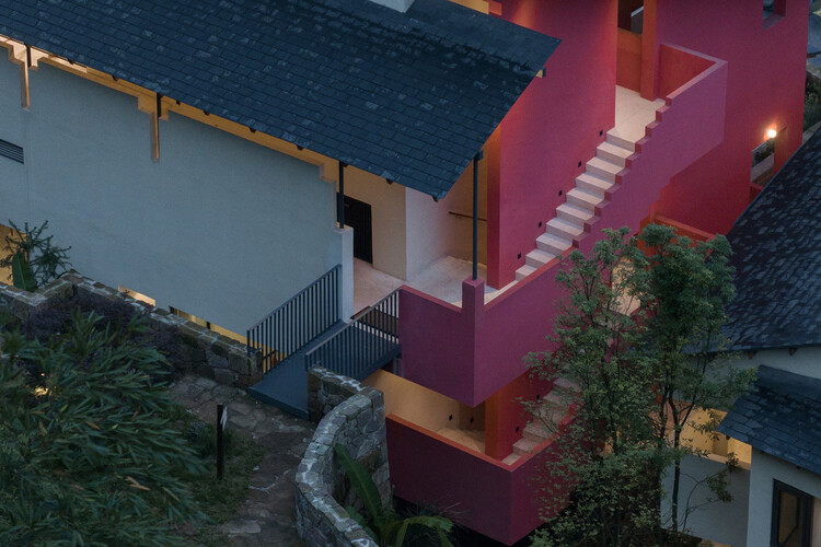 Затерянная вилла в Сымяньшане, Чунцин / Architects KONGKONG - Фотография экстерьера, фасад, окна