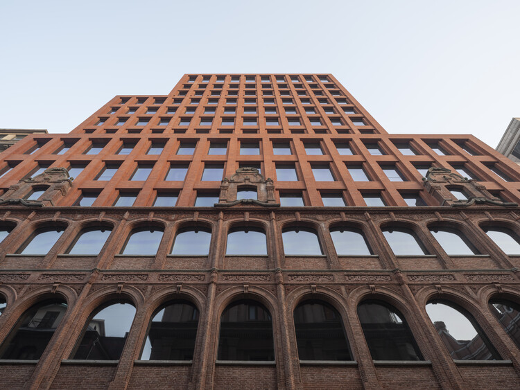 Реконструкция здания ROCKBUND / David Chipperfield Architects — фотография экстерьера, окна, фасад, арка