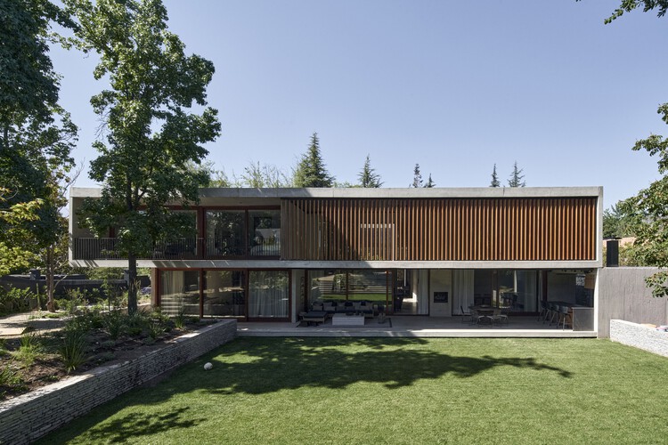 Дом Эль Ринкон / Juan Carlos Sabbagh Arquitectos - Фотография экстерьера, фасад, сад