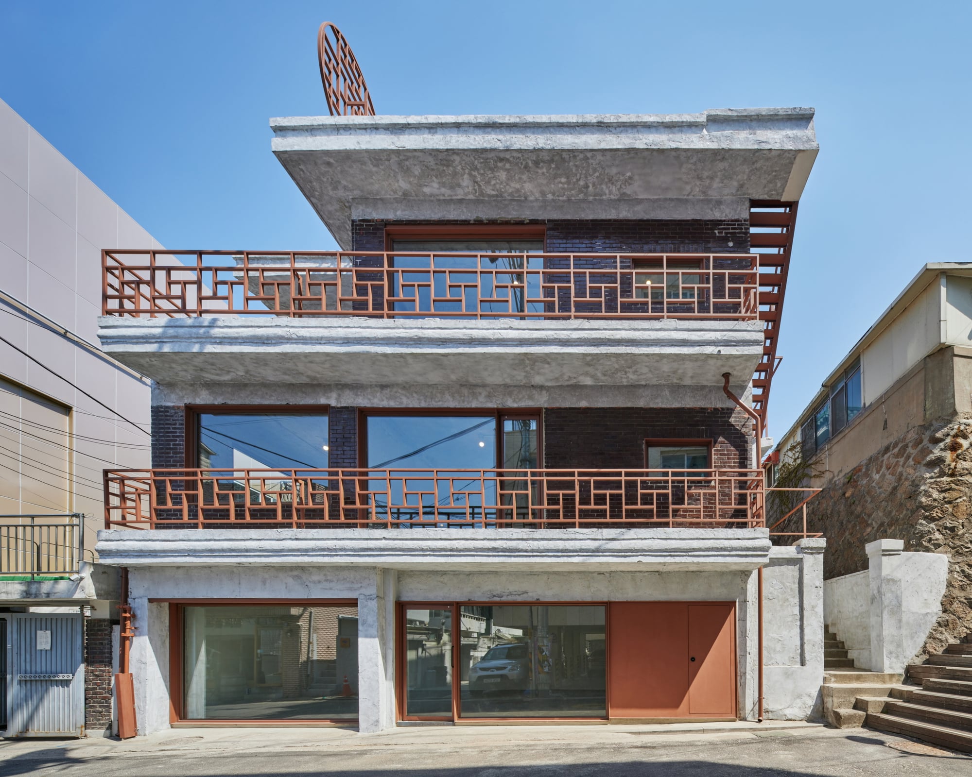 Многофункциональное здание в тупике / LJL Architects