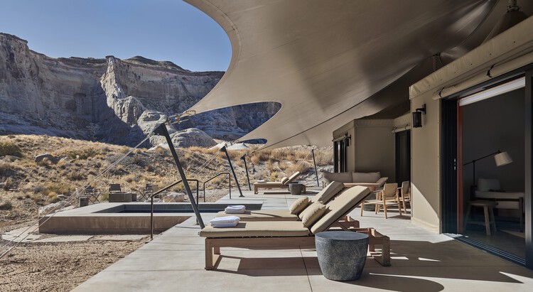 Лагерь Сарика / Амангири + Luxury Frontiers - Фотография интерьера, гостиная