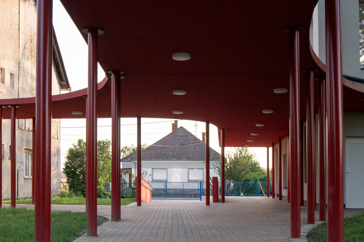 Начальная школа Сентпетерфа / Can Architects - Фотография интерьера, фасада, колонны