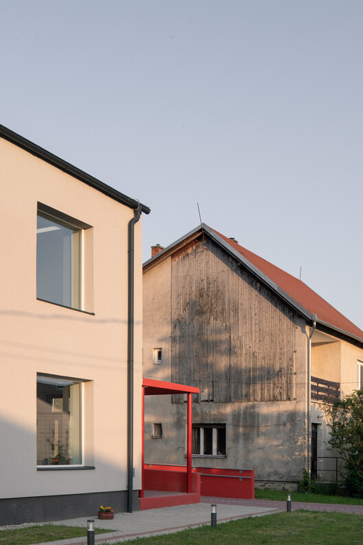 Начальная школа Сентпетерфа / Can Architects - Экстерьерная фотография, окна, двери, фасад