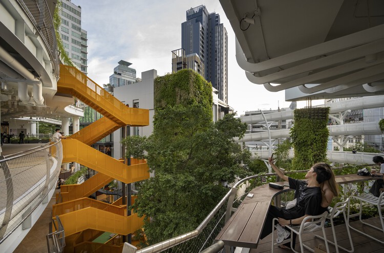Marche Thonglor / Contour Architect - Экстерьерная фотография, стул