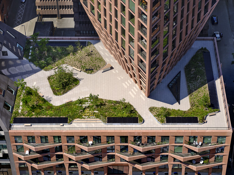 CasaNova Building / Barcode Architects — наружная фотография, фасад, окна, балка, городской пейзаж