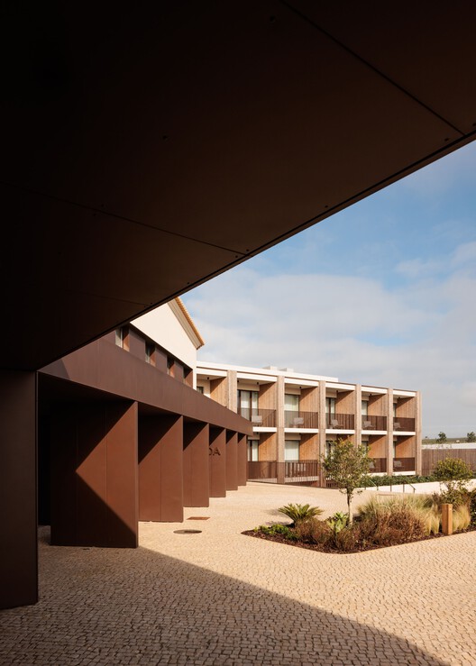 Отель Aethos Ericeira / Pedra Silva Arquitectos - Фотография интерьера