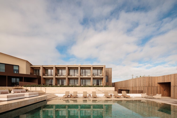 Aethos Ericeira Hotel / Pedra Silva Arquitectos - Фотография экстерьера, окна