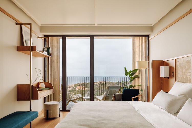 Aethos Ericeira Hotel / Pedra Silva Arquitectos - Фотография интерьера, спальня