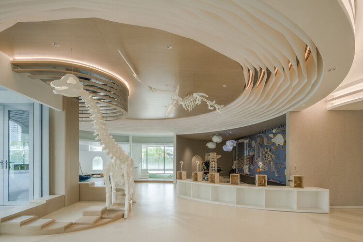 Облачный детский сад Luxelakes / TEKTONN ARCHITECTS - Фотография интерьера, Окна