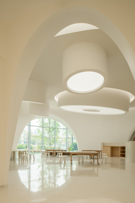 Облачный детский сад Luxelakes / TEKTONN ARCHITECTS - Фотография интерьера, Арка
