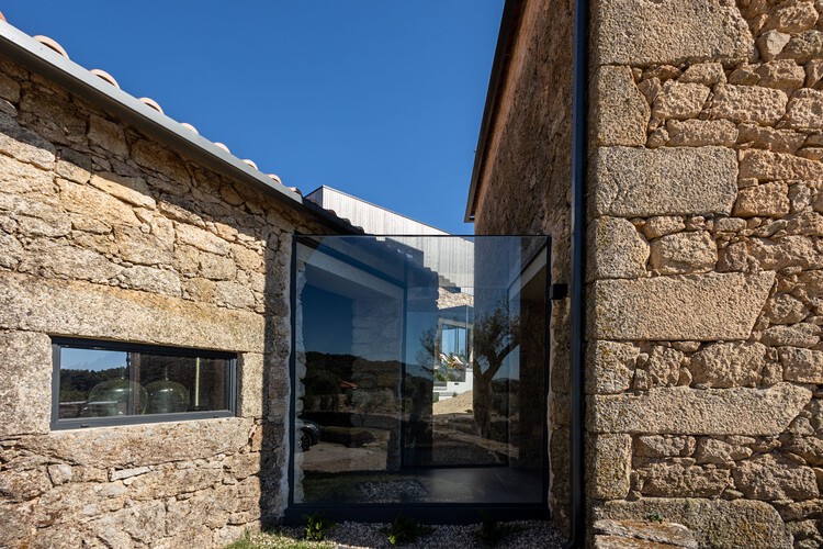 Bode Country House / PLATAFORMArq - Фотография Экстерьера, Окна, Кирпич, Фасад