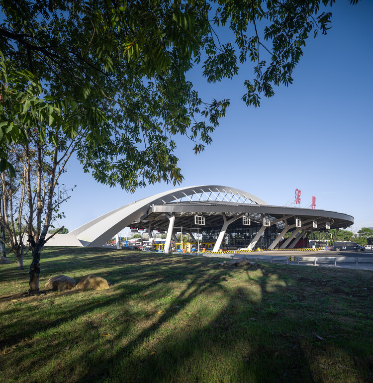 Платные ворота на шоссе Шаосин на скоростной автомагистрали Хуханъюн / Ателье RenTian - Экстерьерная фотография