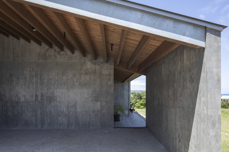 Дом в Тогучи / Sakai Architects - Фотография Экстерьера, Фасад, Балка