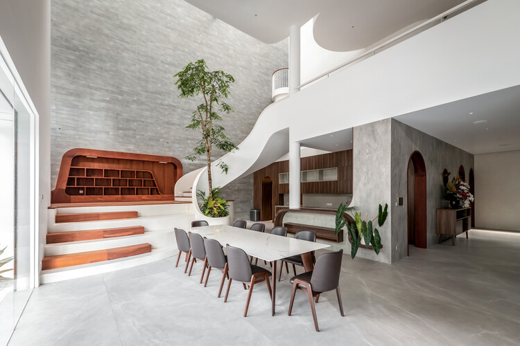 Nine Villa / Story Architecture — Фотография интерьера, Столовая, Стол, Стул
