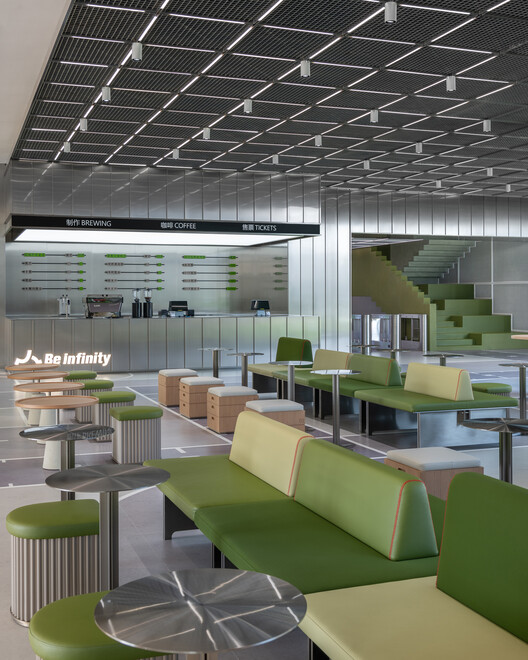BeInfinity Social Club / LUKSTUDIO - Фотография интерьера, стол, стул