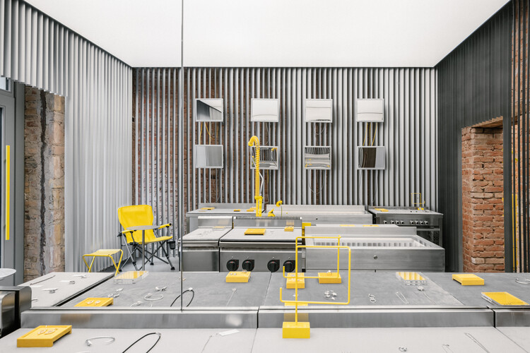Avgvst Jewelry Berlin / Crosby Studios - Стул, Фасад, Окна