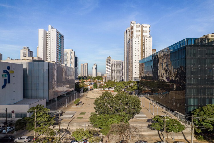 Трудовой комплекс 18-го региона / Ателье Daniel Corsi + Dani Hirano + Nishimura Estudio de Arquitetura - Экстерьерная фотография, городской пейзаж, фасад