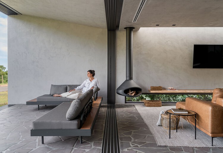 Lagoon House / Studio Bloco Arquitetura - Фотография интерьера, гостиная, стол