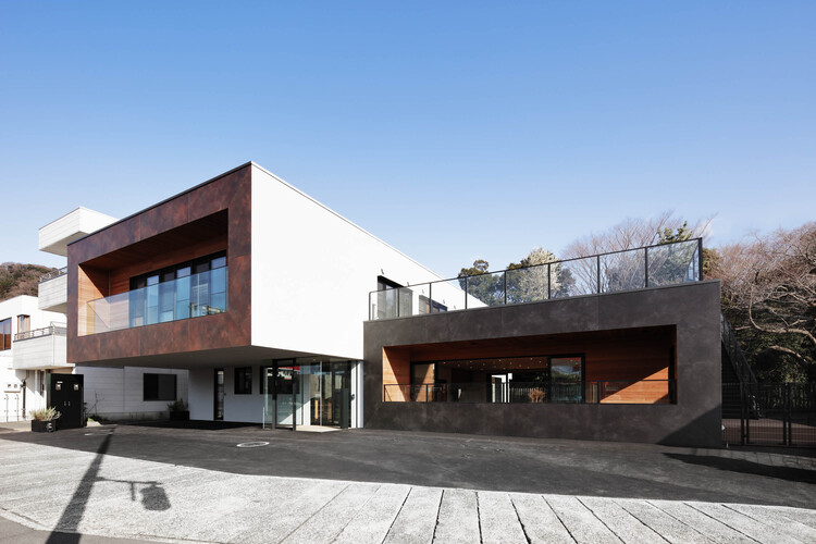 JPP Nursery / HIBINOSEKKEI + Youji no Shiro + Kids Design Labo - Фотография экстерьера, окон, фасада