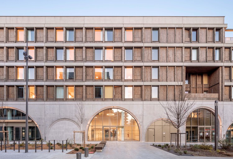 Центр Лаэррер / CoBe Architecture & Paysage - Фотография экстерьера, окна, фасад, арка