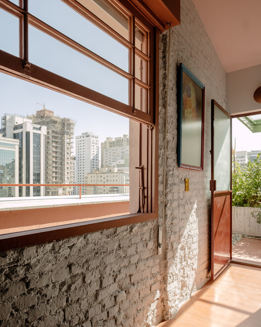 Пентхаус Barão de Tatuí / Pianca Arquitetura + Sabiá Arquitetos - Фотография интерьера, окна, перила