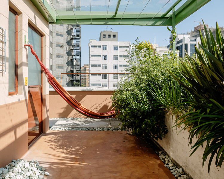 Пентхаус Barão de Tatuí / Pianca Arquitetura + Sabiá Arquitetos - Фотография экстерьера, окна, сад, перила