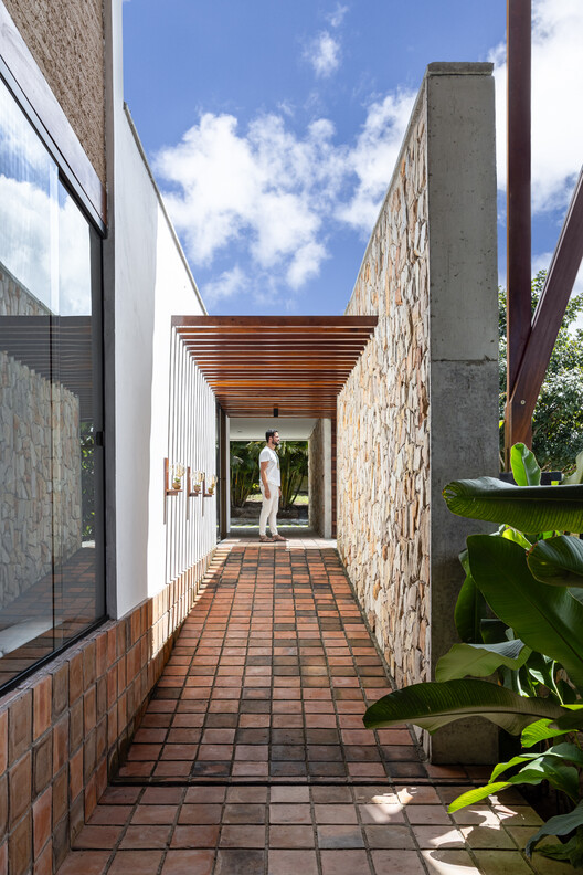 Discreet House / Jirau Arquitetura - Фотография Экстерьера, Кирпич, Фасад
