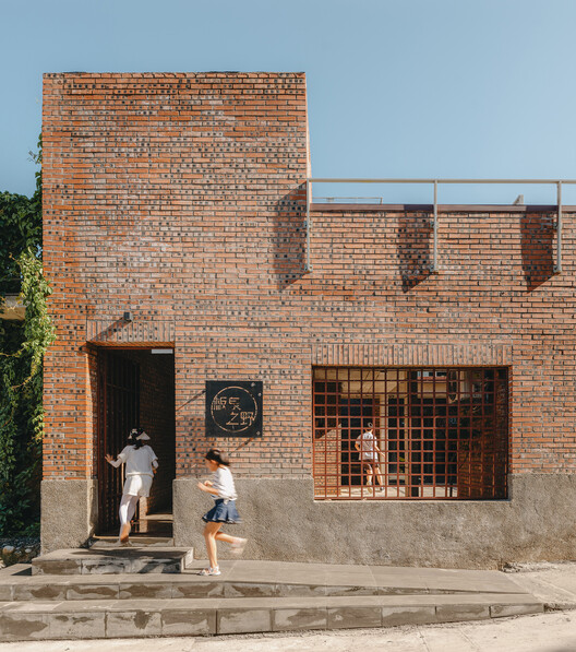 Ban Quan Zhi Ye B&B and Camp / DL Atelier - Фотография экстерьера, окна, кирпич