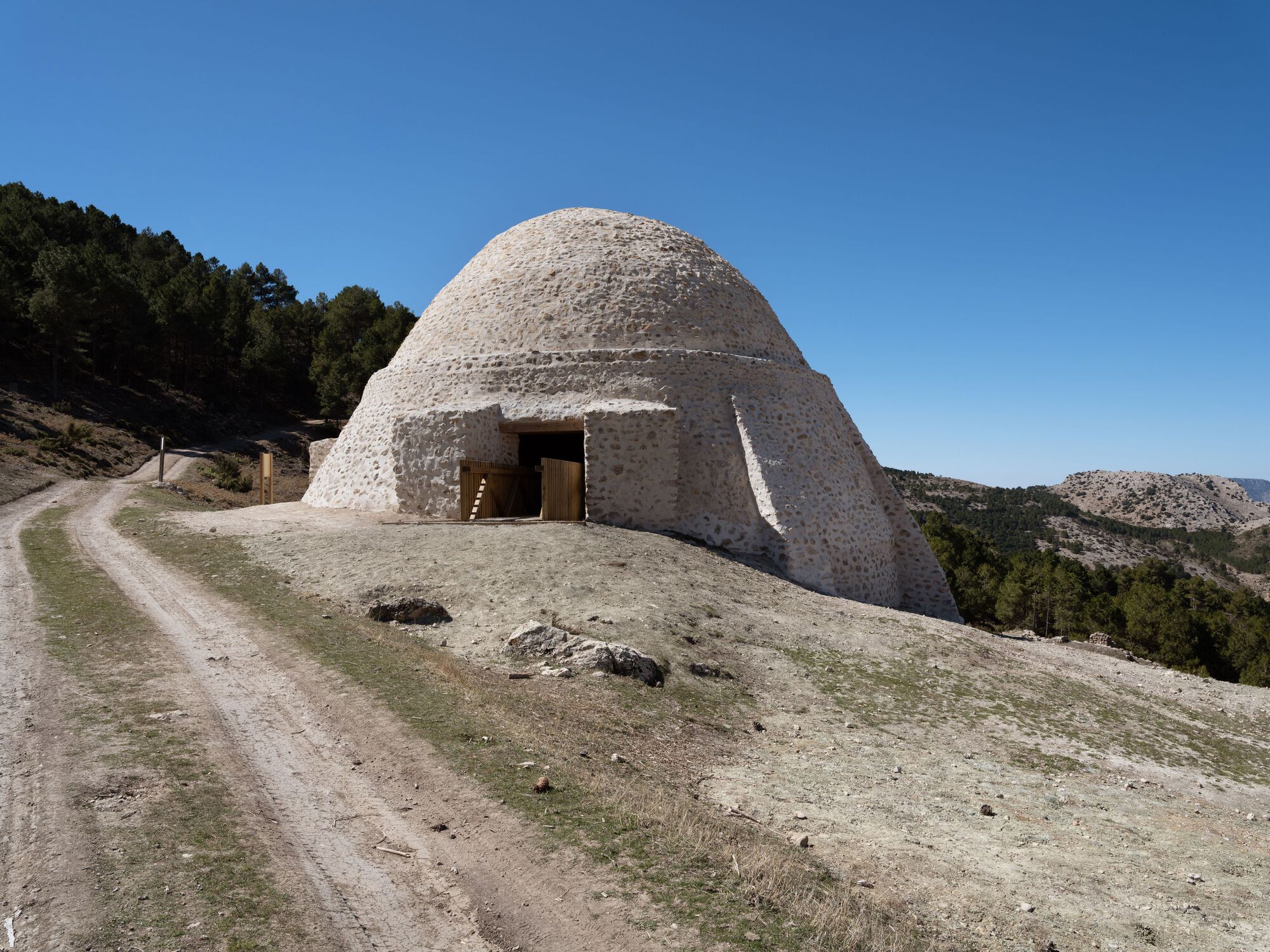 Восстановление двух снежных колодцев в Сьерра-Эспунья, Мурсия / Ecoproyecta