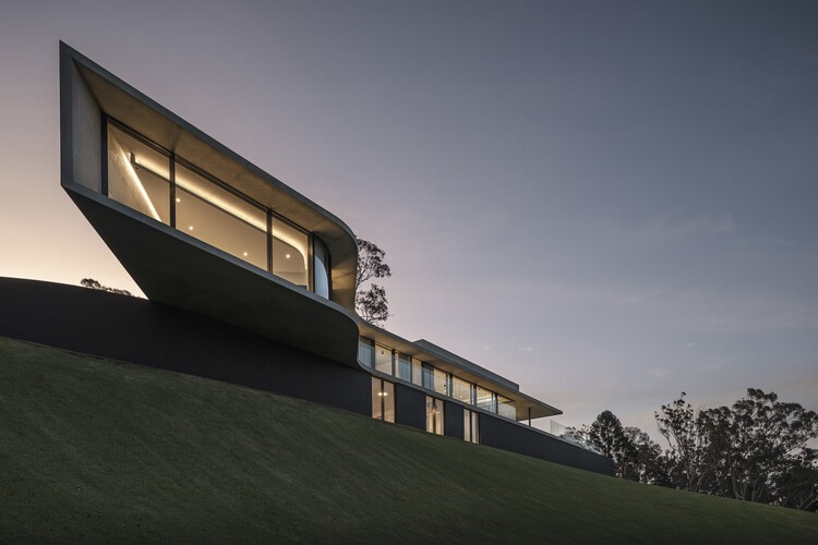 Cliffhanger House / Joe Adsett Architects — внешняя фотография, окна, фасад