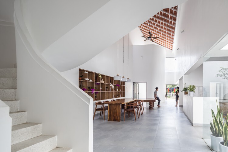 Quang Ngai House / 6717 Studio - Фотография интерьера, стул
