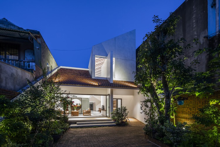 Quang Ngai House / 6717 Studio - Фотография снаружи, окна, фасад