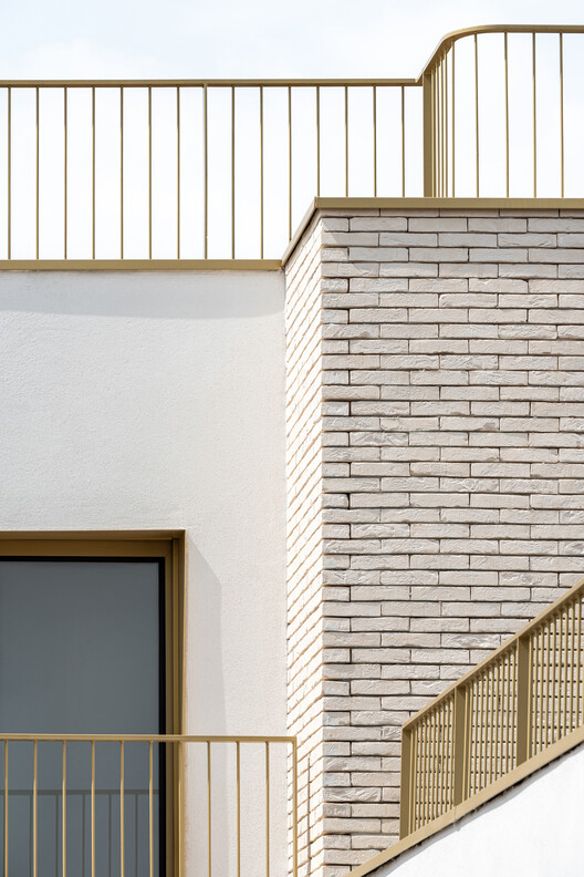 Бузенваль / NZI Architectes - Фотография экстерьера, кирпич, перила