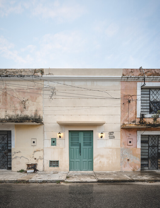 Ermita House/Studio A - Фотография Экстерьера, Окна, Кирпич, Фасад