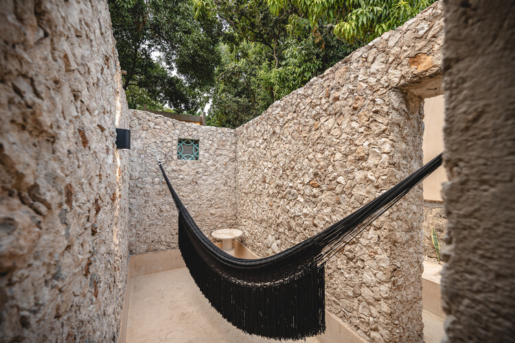 Ermita House / Studio A - Экстерьерная фотография, окна, лестница