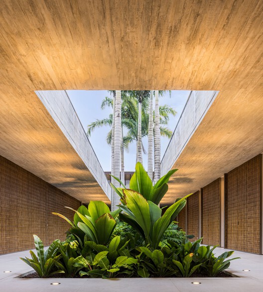 01 TVN House / Saraiva e Associados - Фотография интерьера