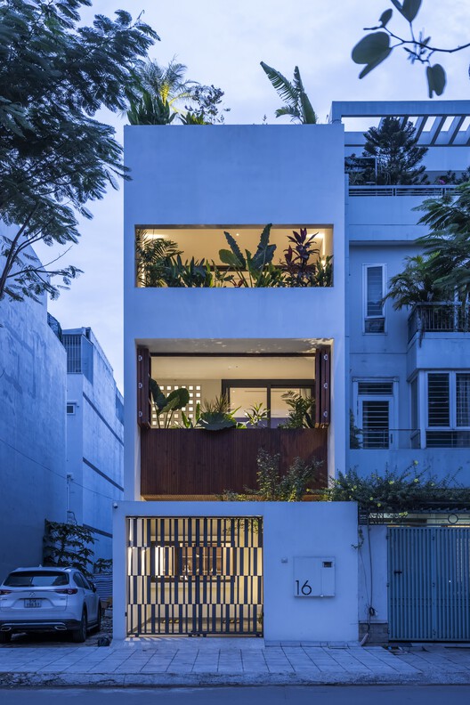 R07 Дом / 23o5Studio - Фото экстерьера, окна, фасад