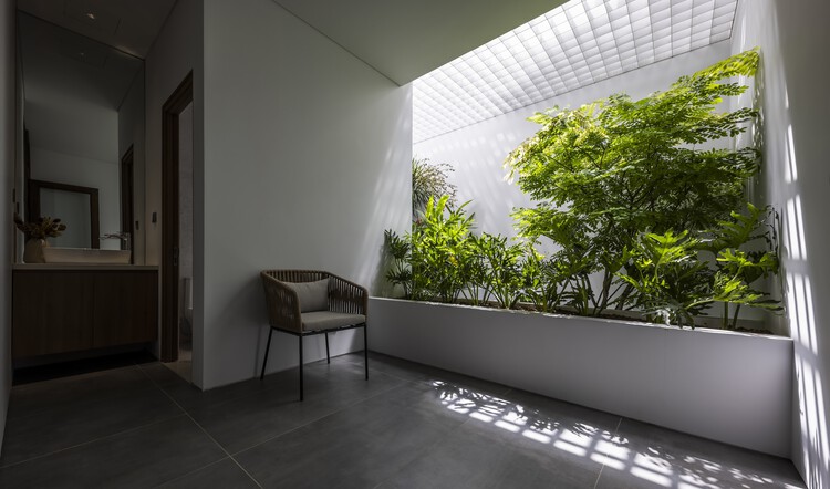 R07 House / 23o5Studio - Фотография интерьера, окна