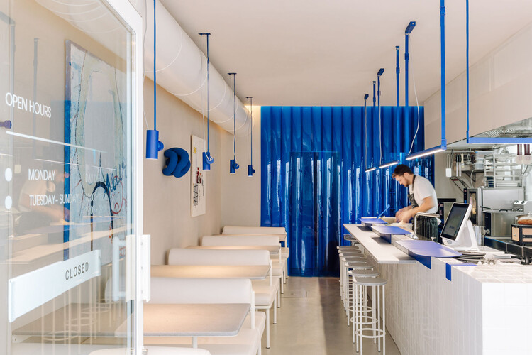 The Capsule Cafe / Atelier Réalité - Фотография интерьера, гардероб
