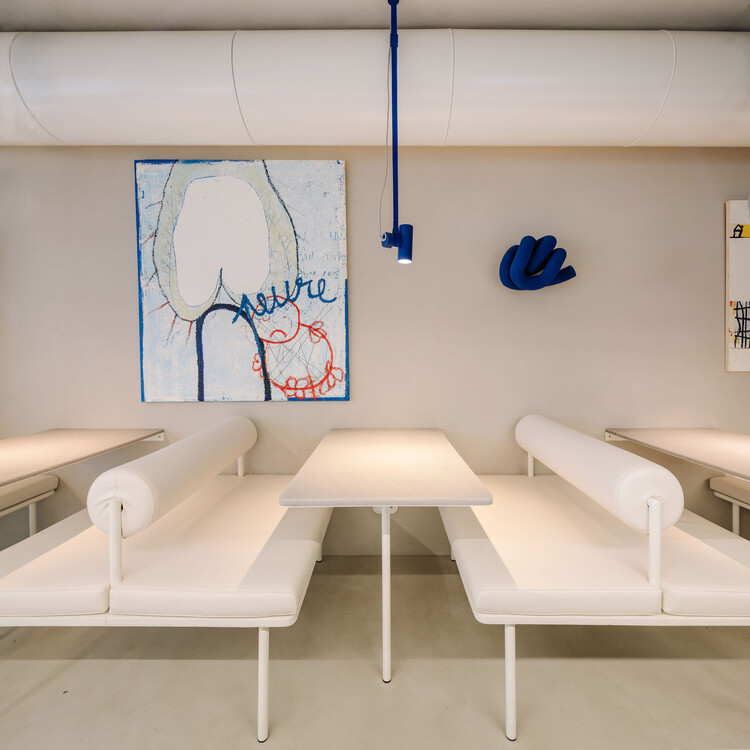 The Capsule Cafe / Atelier Réalité - Фотография интерьера, стол