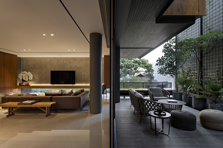 Ciasem House / STUDIOKAS - Фотография интерьера, гостиная, стол, стул