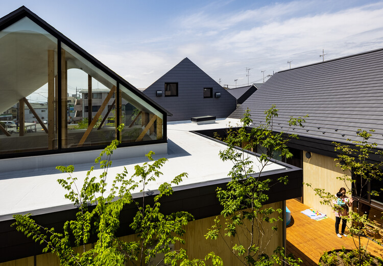 Детский сад Химавари / AKAIKE TOHYAMA ARCHITECTS - Фотография экстерьера, фасад, окна