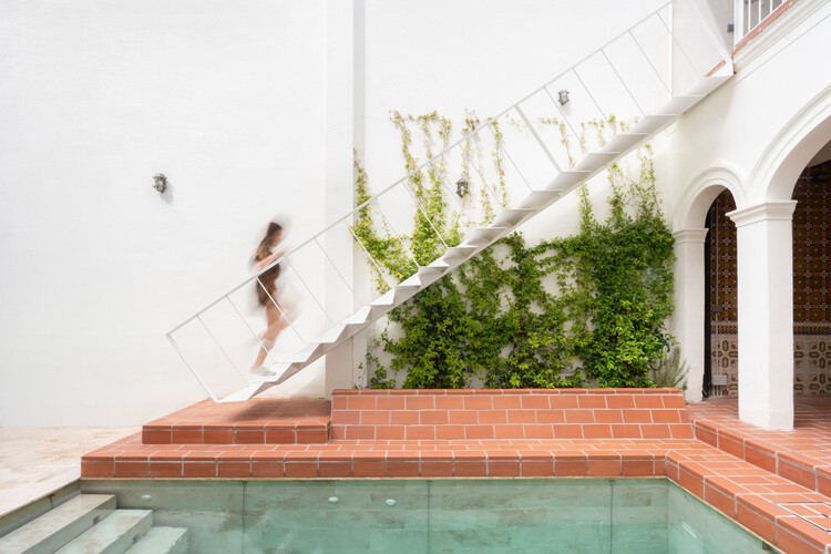 Модернистский ремонт патио в Эль-Масноу, Барселона / Oliver Segura Arquitectura + Cebrià Arquitectura - Интерьерная фотография