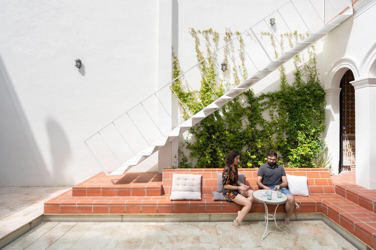 Модернистская реконструкция патио в Эль-Масноу, Барселона / Oliver Segura Arquitectura + Cebrià Arquitectura — Изображение 3 из 21