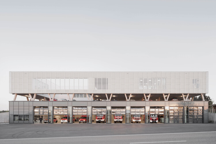 Пожарная часть в Штраубенхардте / wulf Architekten — фотография экстерьера
